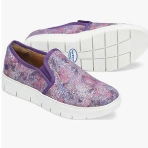 🤒Nursemates Adela slip on shoes. Genuine Leather, Size 8